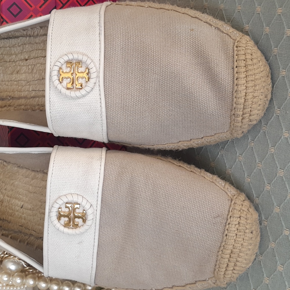 Tory Burch Gorgeous Denim Loafers! - Picture 3 of 14